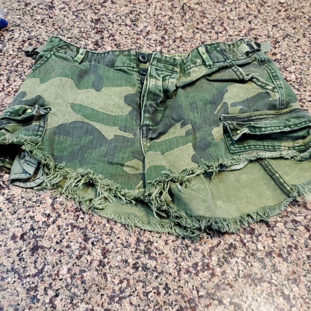 We tge Free camo jean shorts